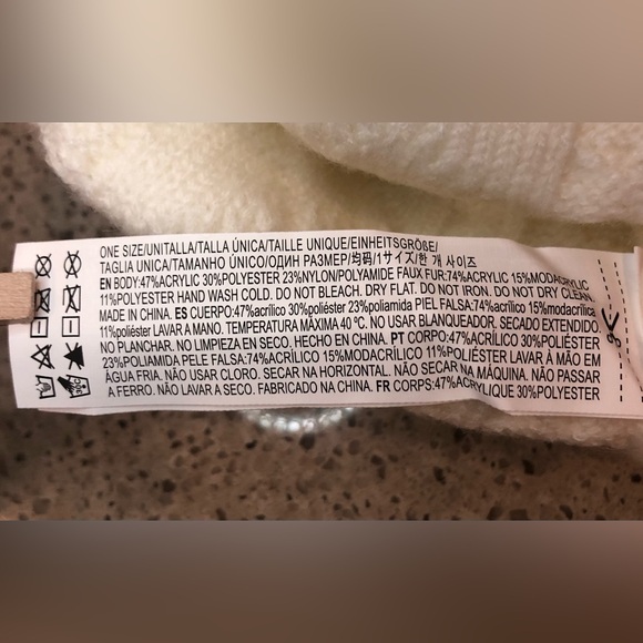 Forever 21 Cable Knit Pom Pom Beanie Hat - Picture 9 of 9